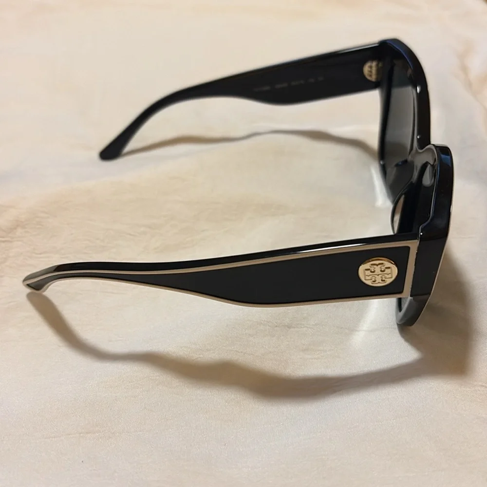Tory Burch TY7184U ivory rimmed black sunglasses brand new never worn with case